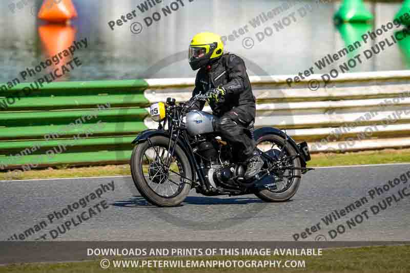 Vintage motorcycle club;eventdigitalimages;mallory park;mallory park trackday photographs;no limits trackdays;peter wileman photography;trackday digital images;trackday photos;vmcc festival 1000 bikes photographs